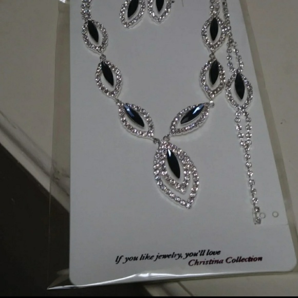 3 pcs Rhinestone Necklace Set - Picture 2 of 4